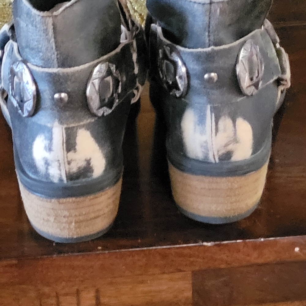 CHINESE LAUNDRY Black DISTRESSED Leather Boots with Silver Accents - Picture 5 of 9